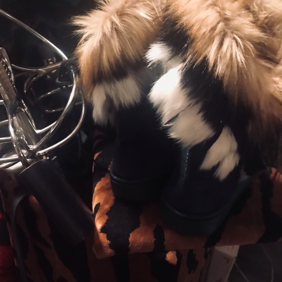 Green suede boots with faux fur trim size 9 1/2 - Picture 2 of 5